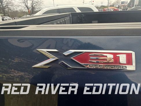 Used 2021 GMC Sierra 1500 SLT w/ SLT Premium Package image 15