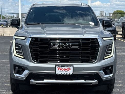 New 2026 GMC Yukon XL Denali w/ Denali Reserve Package AWD/4WD image 4