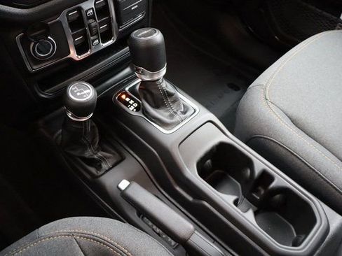 New 2025 Jeep Gladiator Sport image 24