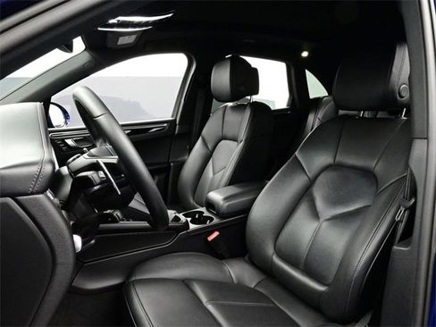 Certified 2023 Porsche Macan S image 5