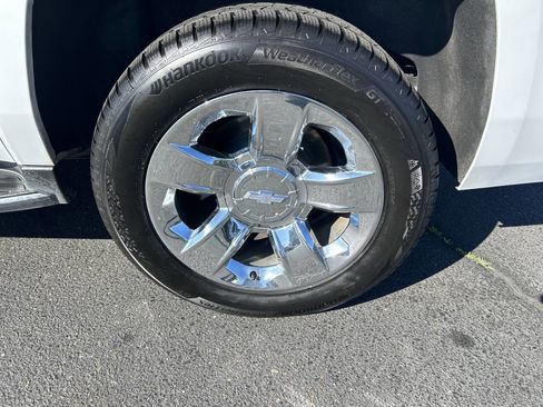 Used 2017 Chevrolet Suburban Premier image 8