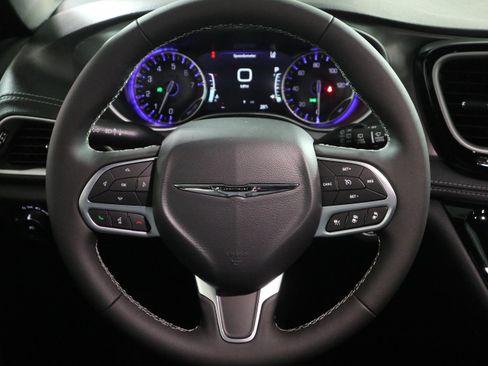 New 2026 Chrysler Pacifica Select image 17