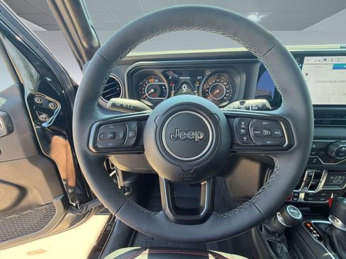 Used 2025 Jeep Wrangler Unlimited Rubicon AWD/4WD image 16