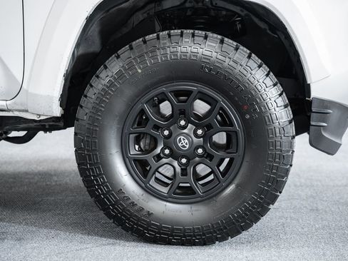 Used 2020 Toyota Tacoma SR5 image 17