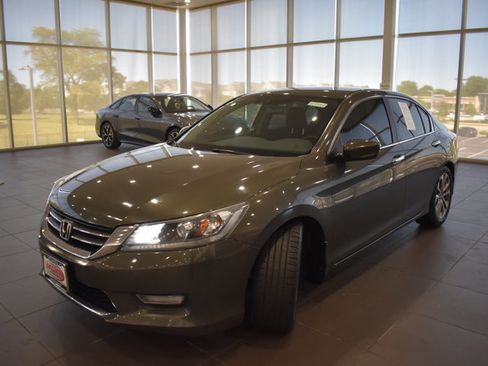Used 2013 Honda Accord Sport image 3