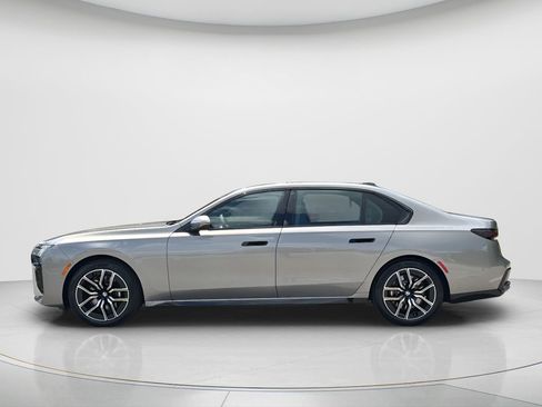 New 2026 BMW 760i xDrive w/ Premium Package image 8