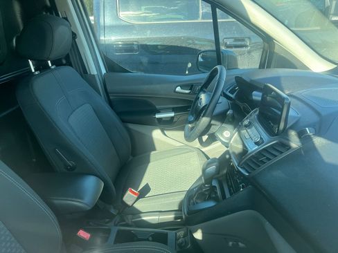 Used 2023 Ford Transit Connect XLT image 3
