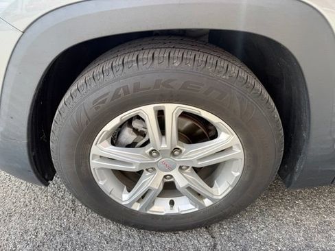 Used 2020 GMC Terrain SLE FWD image 3