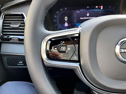 Used 2024 Volvo XC90 B6 Ultimate w/ Protection Package Premier image 11