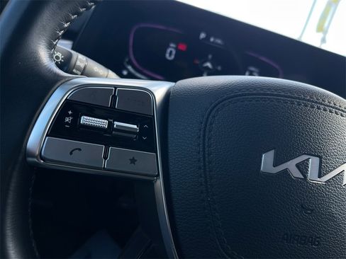 Used 2025 Kia Telluride S image 12