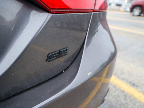 Used 2023 Toyota Camry SE FWD image 11