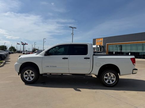 Used 2014 Nissan Titan SV w/ SV Value Truck Package RWD image 2