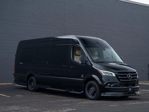 Used 2024 Mercedes-Benz Sprinter 3500 image 7