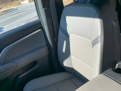 Used 2024 Chevrolet Colorado ZR2 w/ ZR2 Convenience Package III image 19