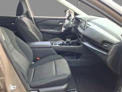 Used 2025 Nissan Rogue SV AWD/4WD image 13