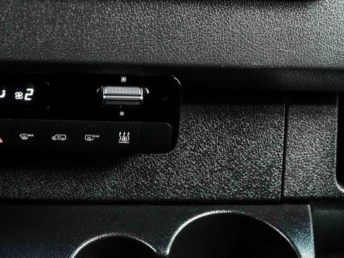 Used 2024 Mercedes-Benz Sprinter 2500 image 22