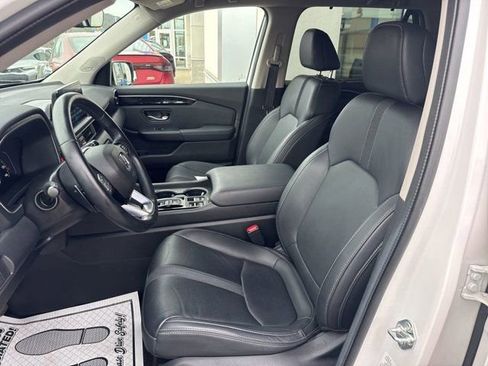 Used 2024 Honda Pilot Touring image 7