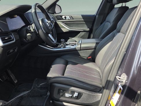 Used 2022 BMW X5 M50i image 10