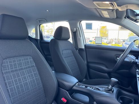 Certified 2025 Honda HR-V LX image 27