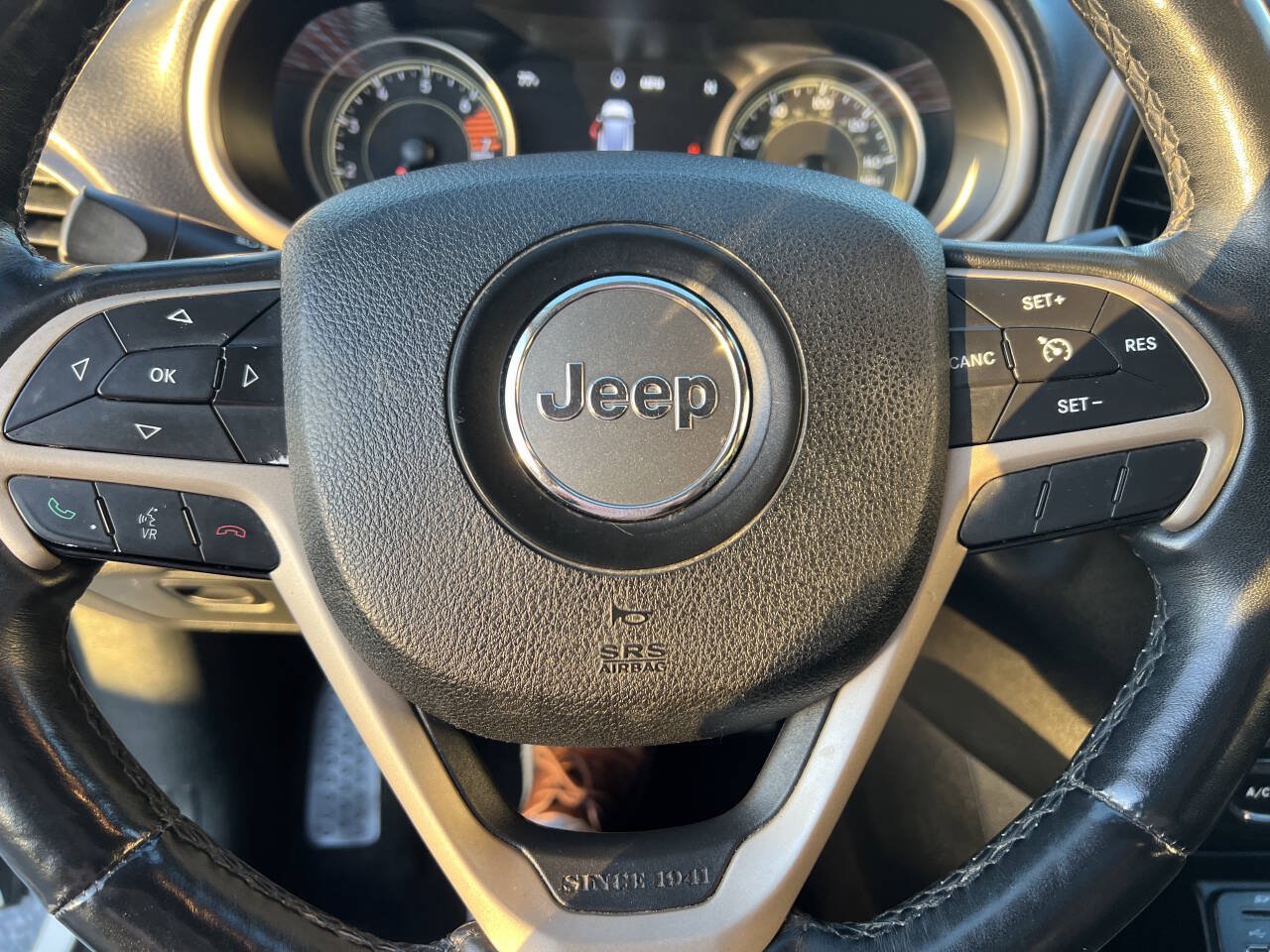 Used 2017 Jeep Cherokee Limited FWD image 12