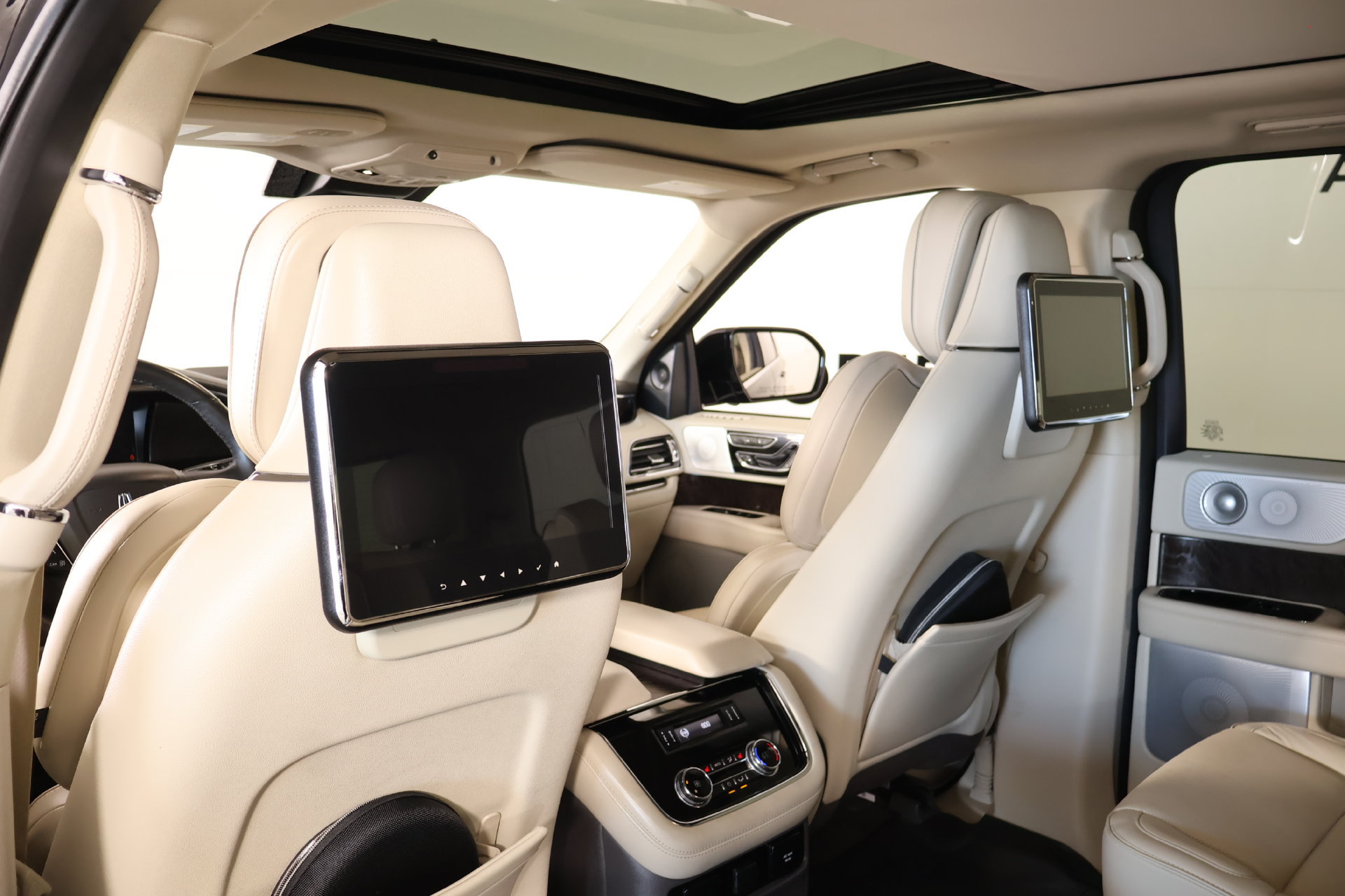 Used 2019 Lincoln Navigator Reserve w/ Cargo Package AWD/4WD image 17