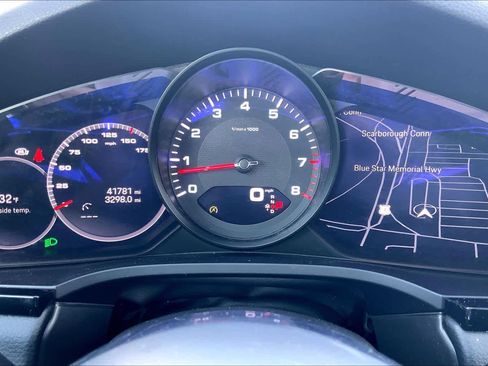 Used 2022 Porsche Cayenne Platinum Edition image 24