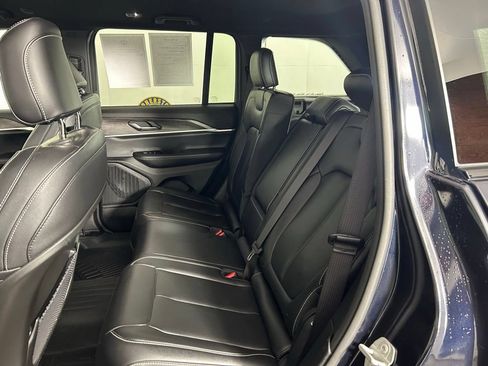 Used 2024 Jeep Grand Cherokee Limited AWD/4WD image 14