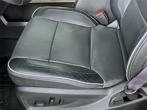 Used 2017 Chevrolet Silverado 1500 High Country image 24