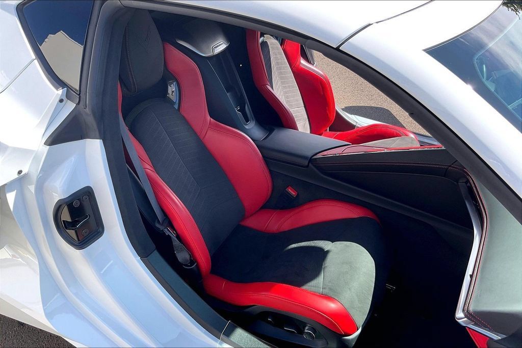 Used 2022 Chevrolet Corvette Stingray Premium Cpe w/ Z51 Performance Package RWD image 7