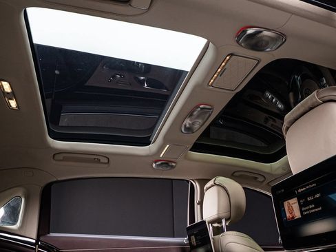 Used 2018 Mercedes-Benz Maybach S 560 4MATIC image 53