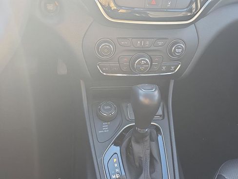 Used 2022 Jeep Cherokee Limited image 14