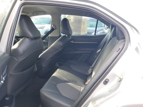 Used 2020 Toyota Camry SE image 11
