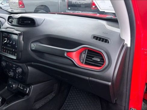 Used 2022 Jeep Renegade Latitude w/ Convenience Group AWD/4WD image 16