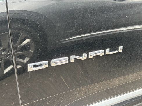 Used 2025 GMC Yukon Denali AWD/4WD image 6