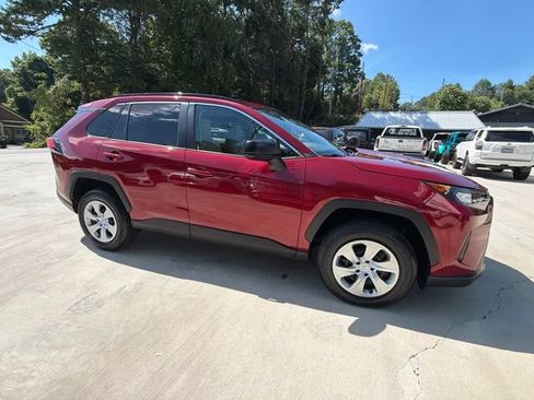 Used 2019 Toyota RAV4 LE FWD image 4