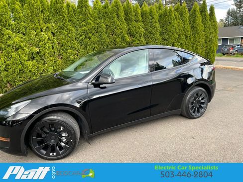 Used 2023 Tesla Model Y Long Range image 3