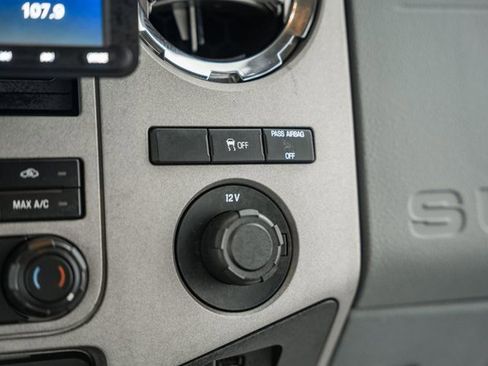 Used 2014 Ford F250 XLT w/ Snow Plow Prep Package image 27