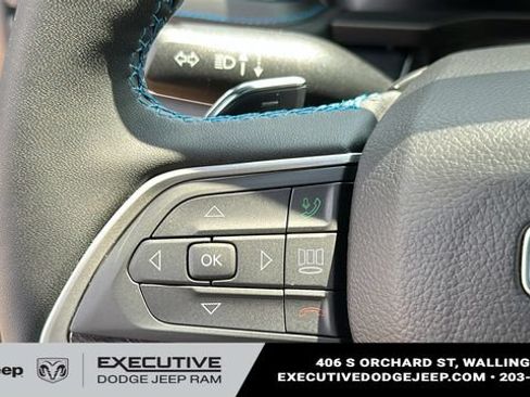 Used 2023 Jeep Grand Cherokee Trailhawk w/ Luxury Tech Group III AWD/4WD image 15