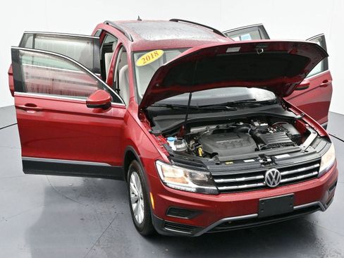 Used 2018 Volkswagen Tiguan SE w/ Panoramic Sunroof Package image 43