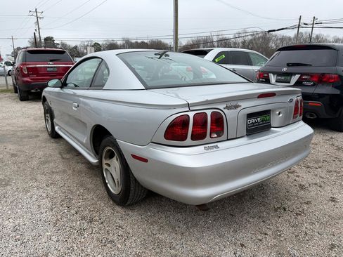 Used 1998 Ford Mustang Coupe image 3