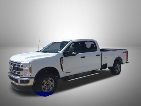 Used 2025 Ford F250 XLT AWD/4WD image 2