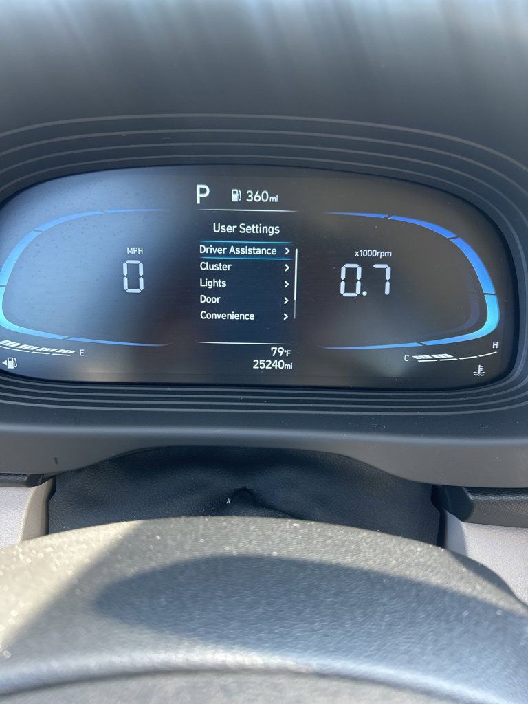 Used 2025 Hyundai Venue SEL FWD image 9
