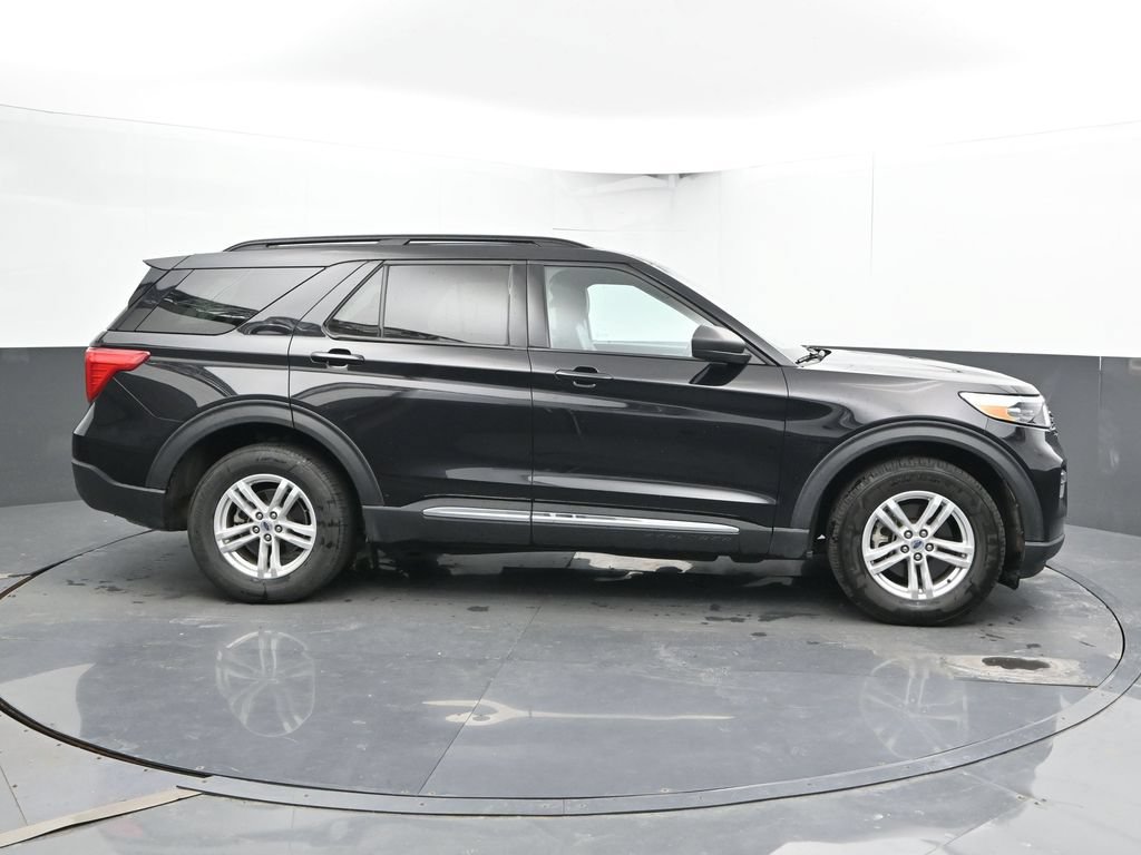 Used 2024 Ford Explorer XLT w/ Equipment Group 202A AWD/4WD image 3