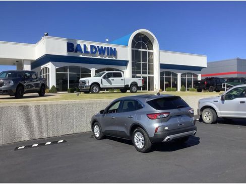 Used 2021 Ford Escape SE image 5