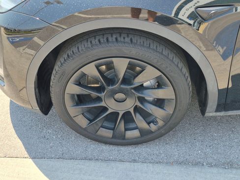 Used 2024 Tesla Model Y Long Range AWD/4WD image 14