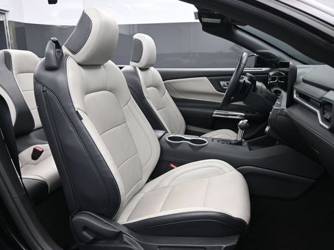 Used 2025 Ford Mustang GT Premium RWD image 28