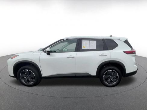 Used 2025 Nissan Rogue SV FWD image 9