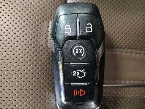 Used 2017 Lincoln MKX Reserve w/ Luxury Package AWD/4WD image 32