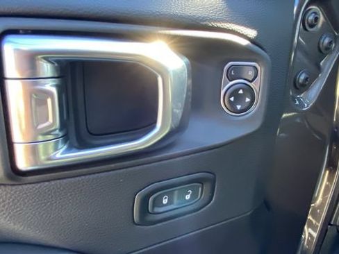 Used 2025 Jeep Wrangler Unlimited Sahara AWD/4WD image 17