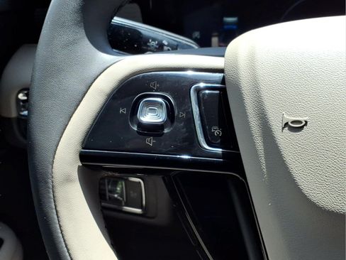 Used 2023 Lincoln Corsair AWD w/ Equipment Group 101A image 19